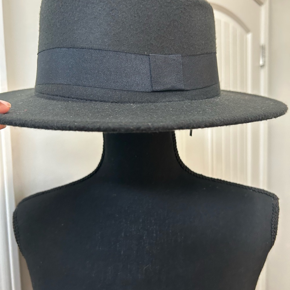 Black Felt Boater Hat Wide Brim Ribbon Accent Unisex Style - Picture 2 of 5